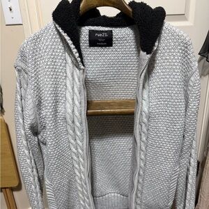 Rue21 Gray Men's Sweater with Black Accents - Size Medium